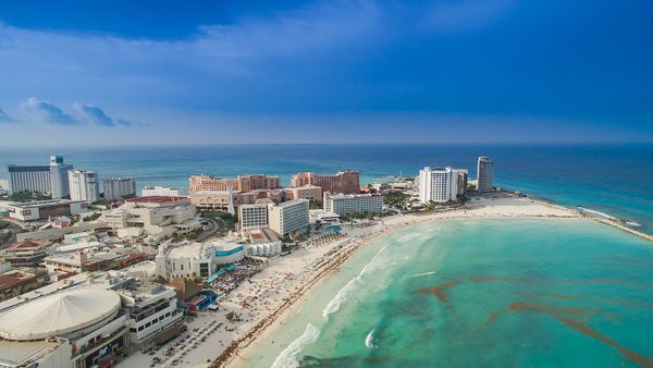 Aerial view of Cancún's Hotel Zone beach and turquoise Caribbean water